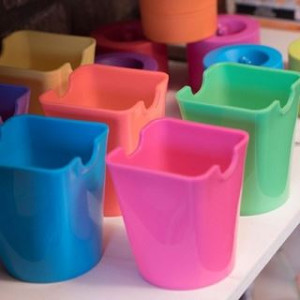 Bicchiere portapenne in plastica vari colori Fluo
